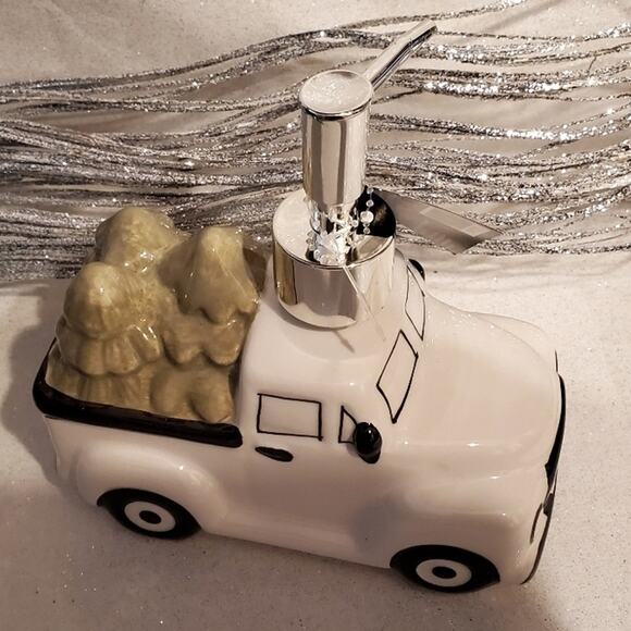 Robert Stanley Vintage Blue Pick up Truck with Christmas Tree Soap Dispenser - Picture 3 of 6